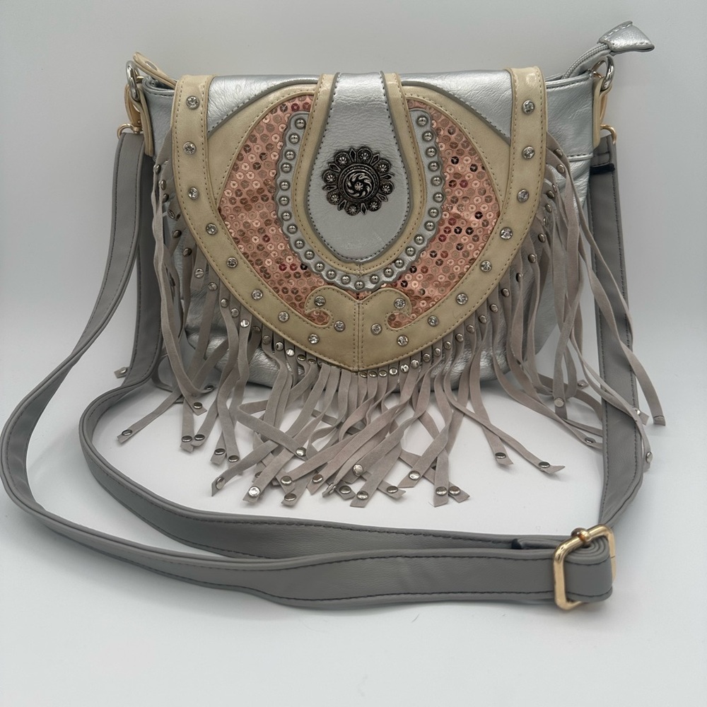 Silver Fringe Crossbody Bag with Studded Sequin Detail – Boho Western Vibes 🤠